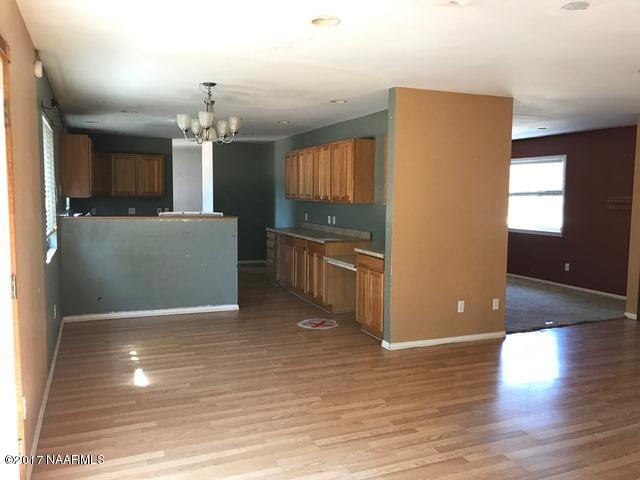 201 Elk Road Page, AZ 86040 - Photo 9 of 25 044-014986 dining to kitchen
