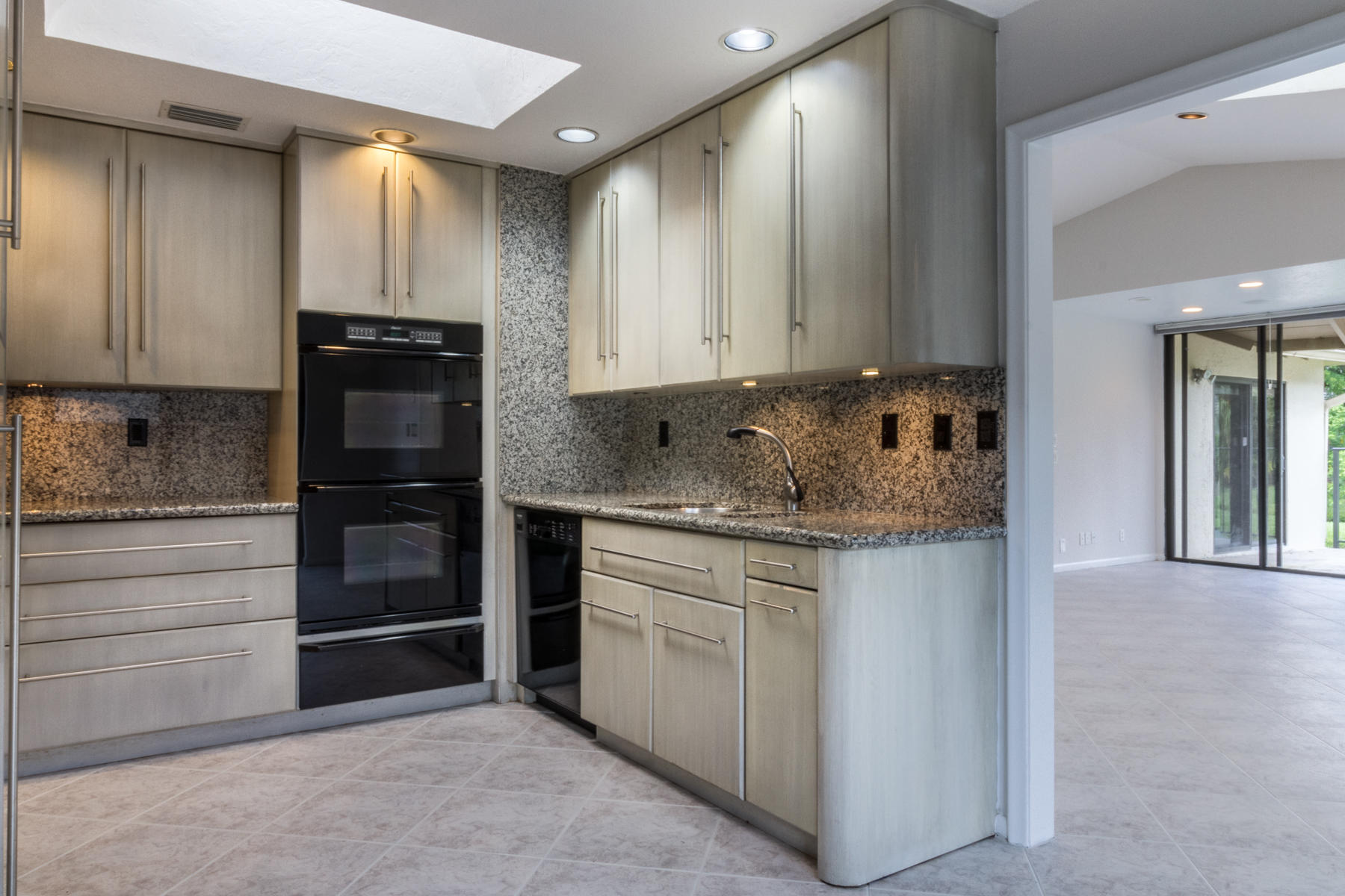 19425 Waters Reach Trail, Unit 904 Boca Raton, FL 33434 - Photo 14 of 49 Kitchen