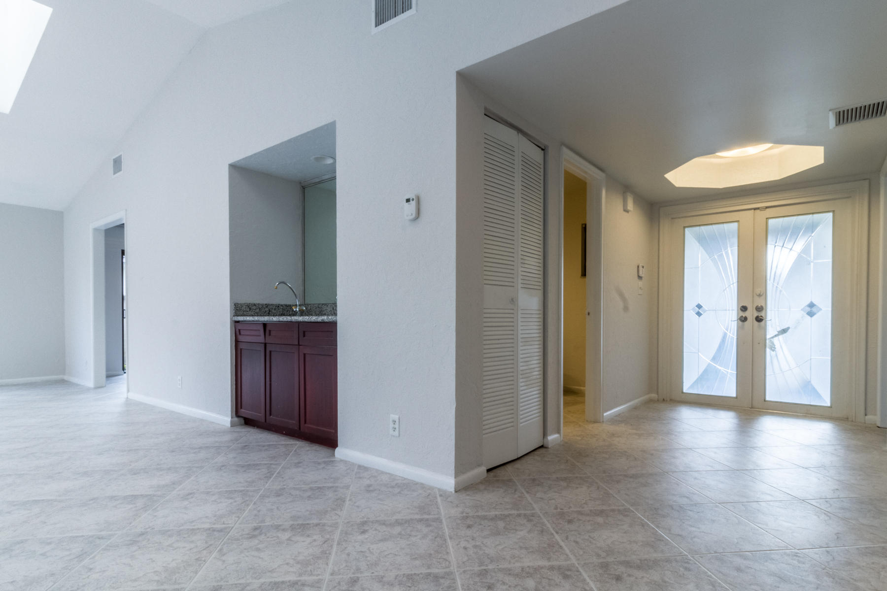 19425 Waters Reach Trail, Unit 904 Boca Raton, FL 33434 - Photo 6 of 49 Living Room