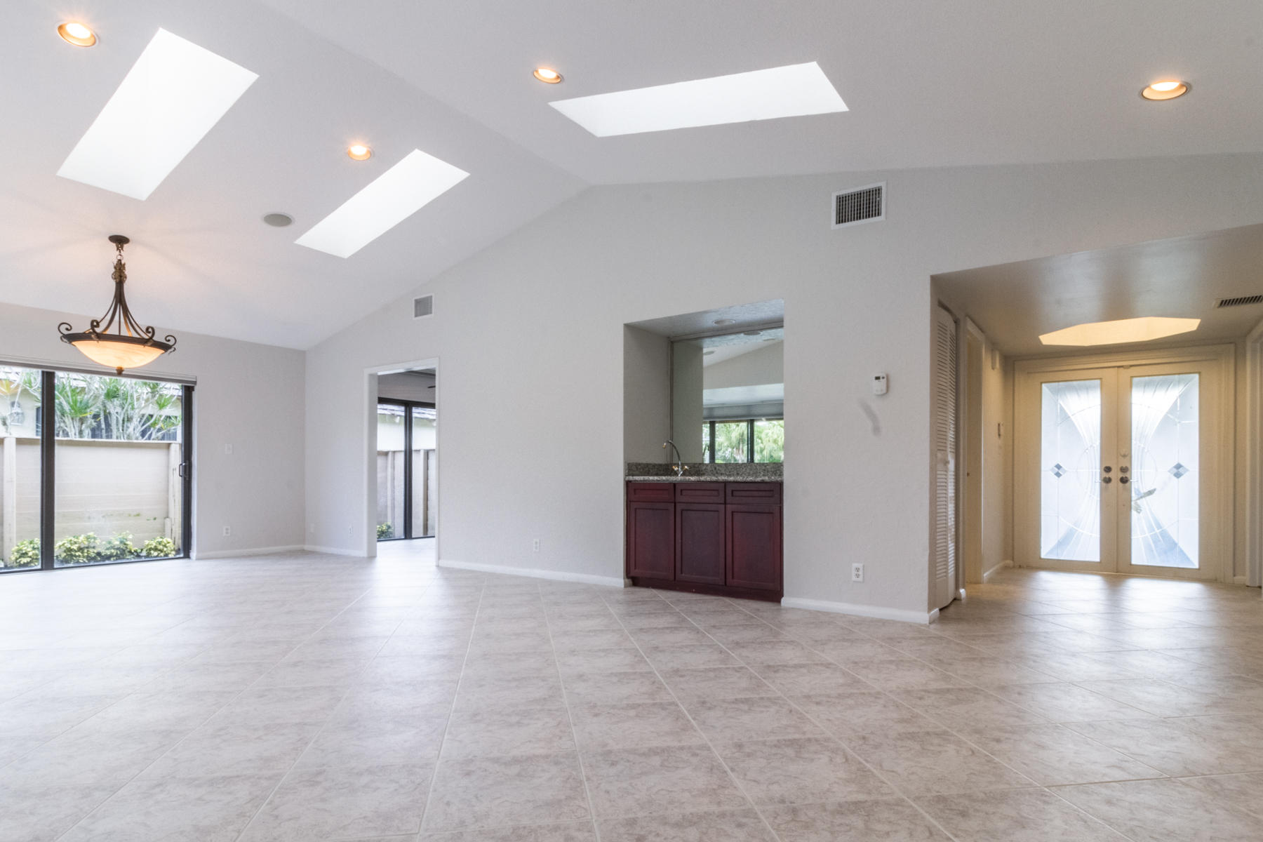 19425 Waters Reach Trail, Unit 904 Boca Raton, FL 33434 - Photo 7 of 49 Living Room