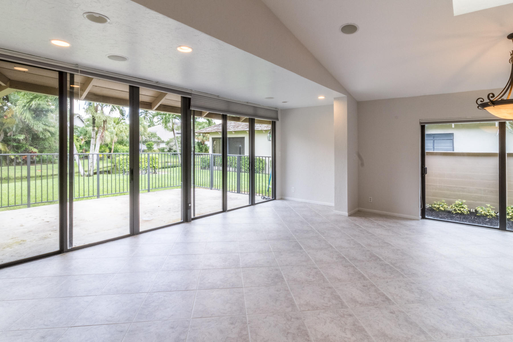 19425 Waters Reach Trail, Unit 904 Boca Raton, FL 33434 - Photo 9 of 49 Living Room