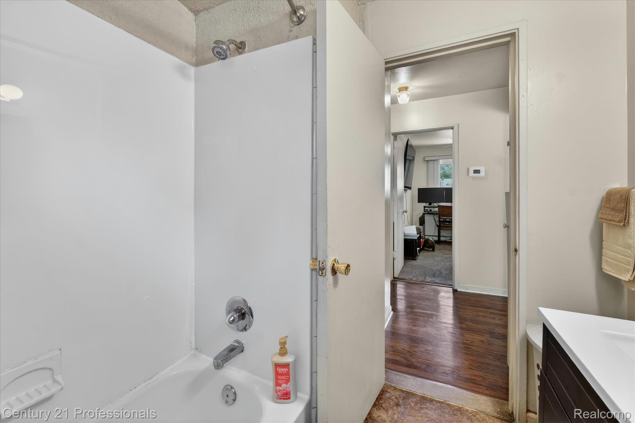 28688 Emerson Street Inkster, MI 48141 - Photo 22 of 44 22-28688-Emerson-St-Inkster-Windowstill.jpg