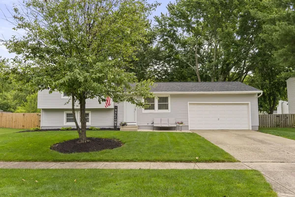 $299,900 | 442 Hilltop Drive, Pickerington, OH 43147
