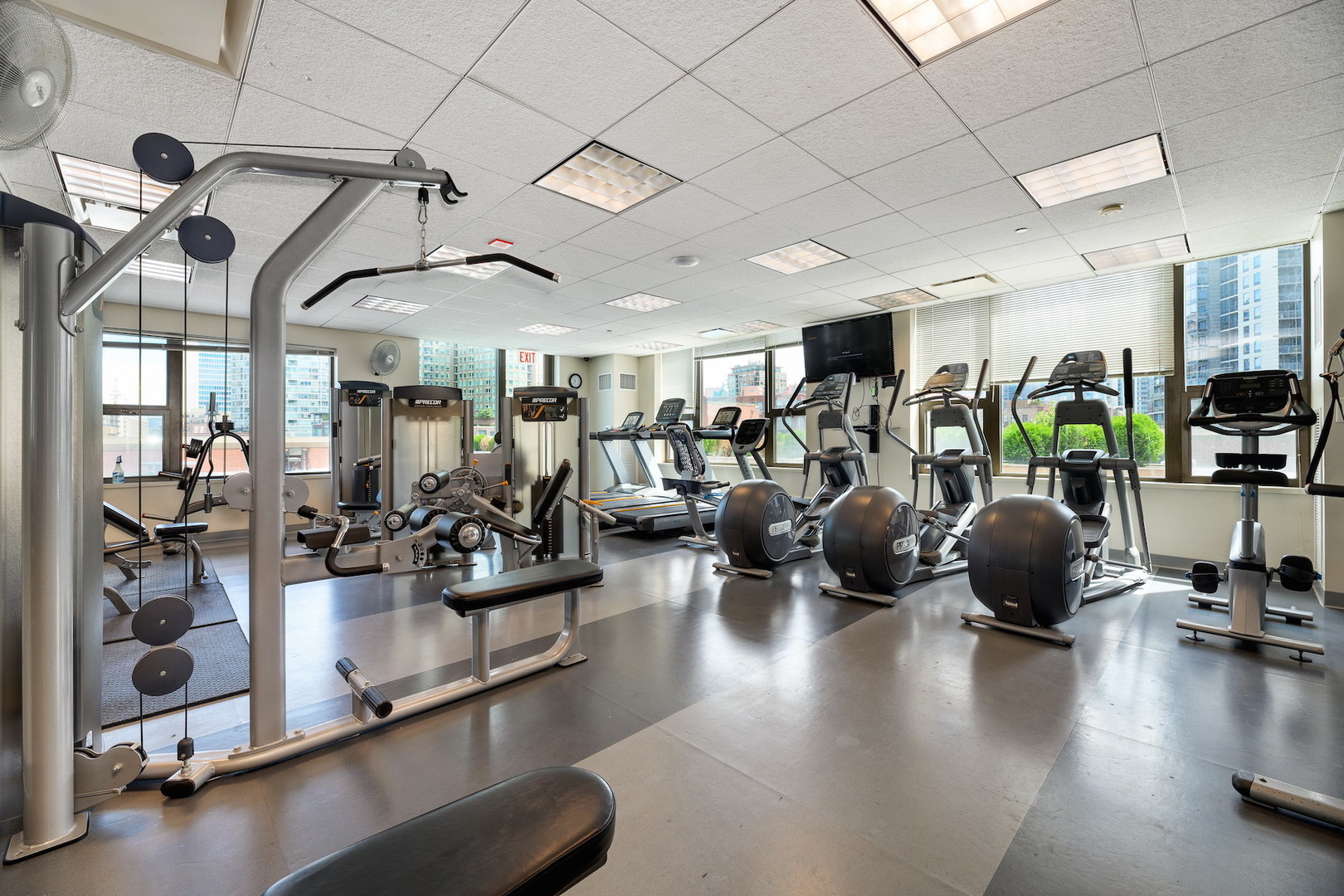 501 North Clinton Street, Unit 2302 Chicago, IL 60654 - Photo 10 of 20 a view of a room with gym equipment