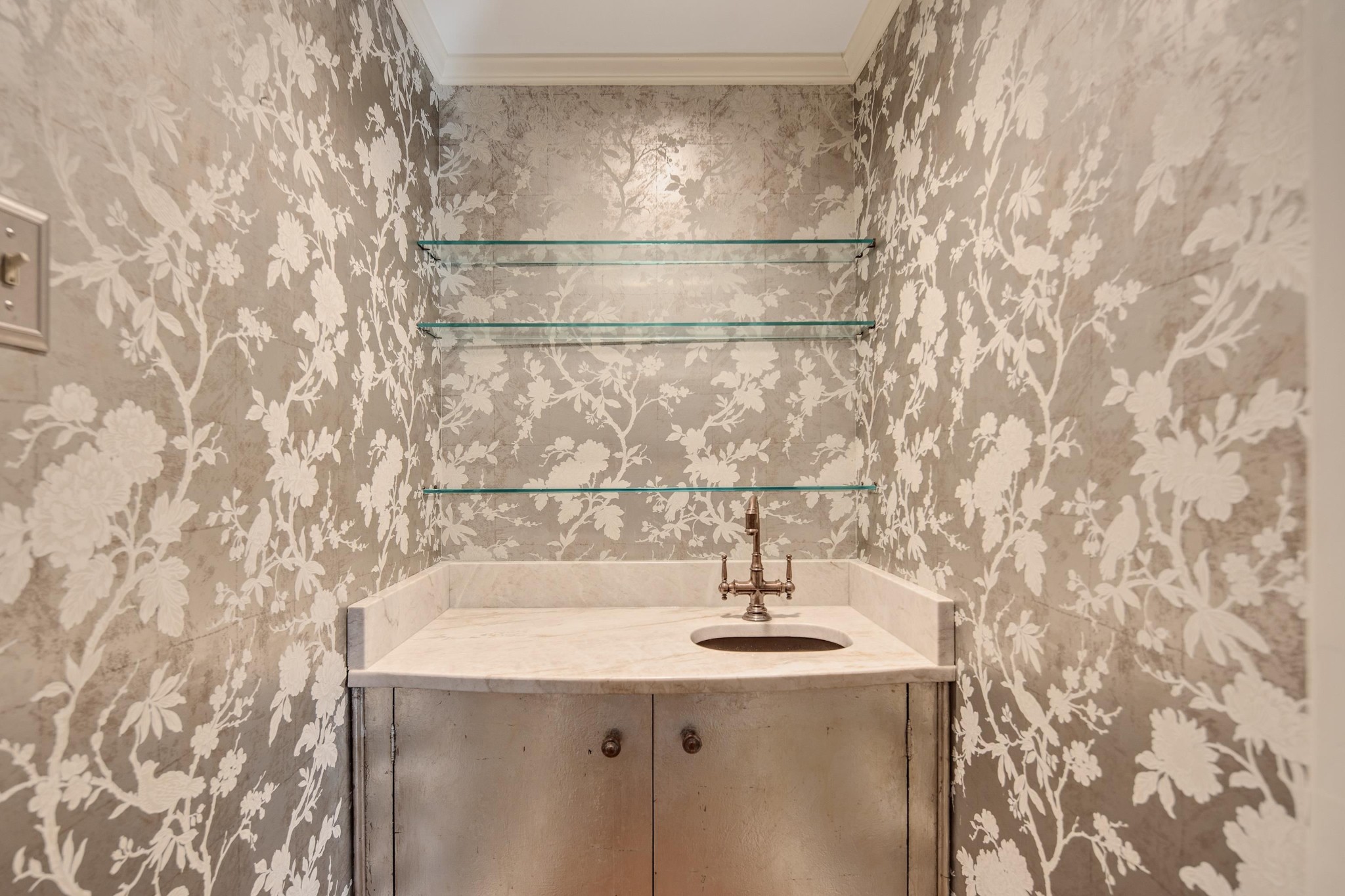 505 Goodwyn Street Memphis, TN 38111 - Photo 16 of 40 a bathroom with a sink and a mirror