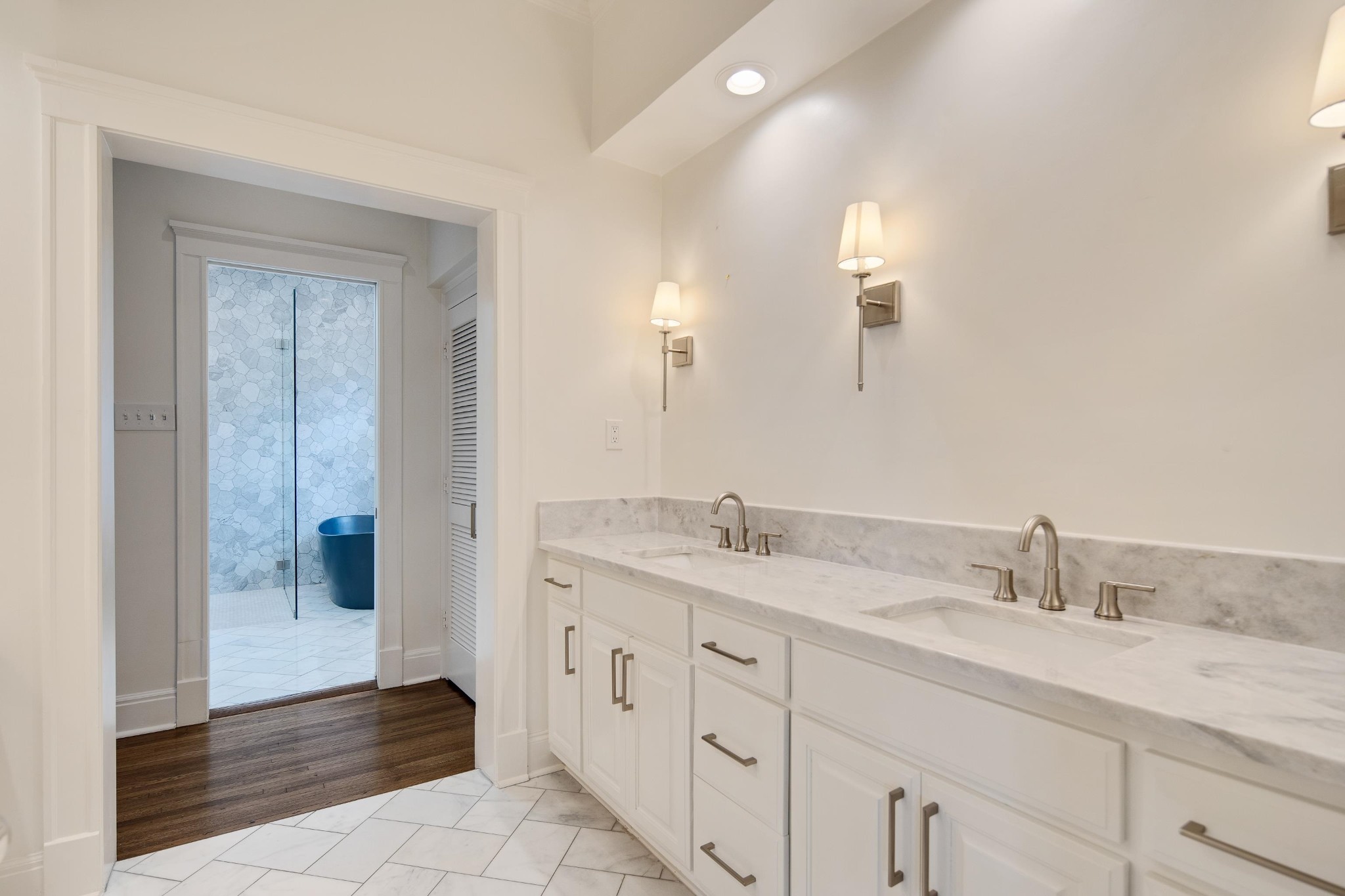 505 Goodwyn Street Memphis, TN 38111 - Photo 19 of 40 a bathroom with a granite countertop sink and a mirror