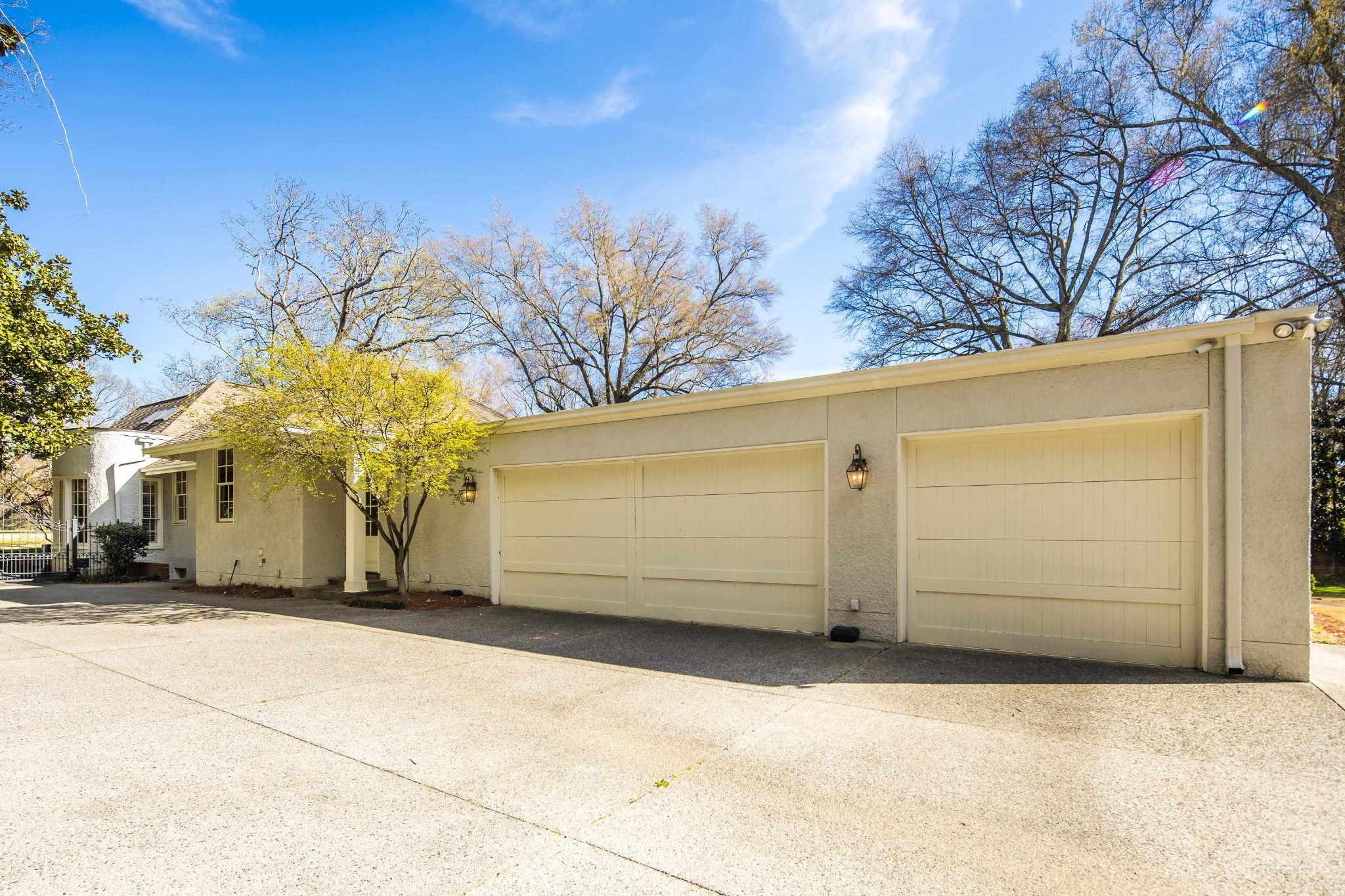 505 Goodwyn Street Memphis, TN 38111 - Photo 4 of 40 a view of a garage
