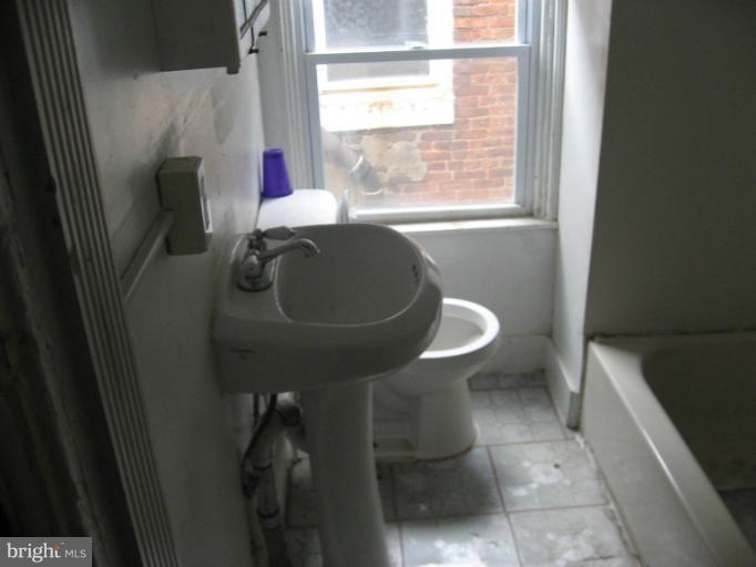 4852 Reisterstown Road Baltimore, MD 21215 - Photo 4 of 12 Bath
