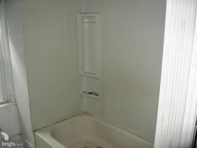 4852 Reisterstown Road Baltimore, MD 21215 - Photo 9 of 12 Bath