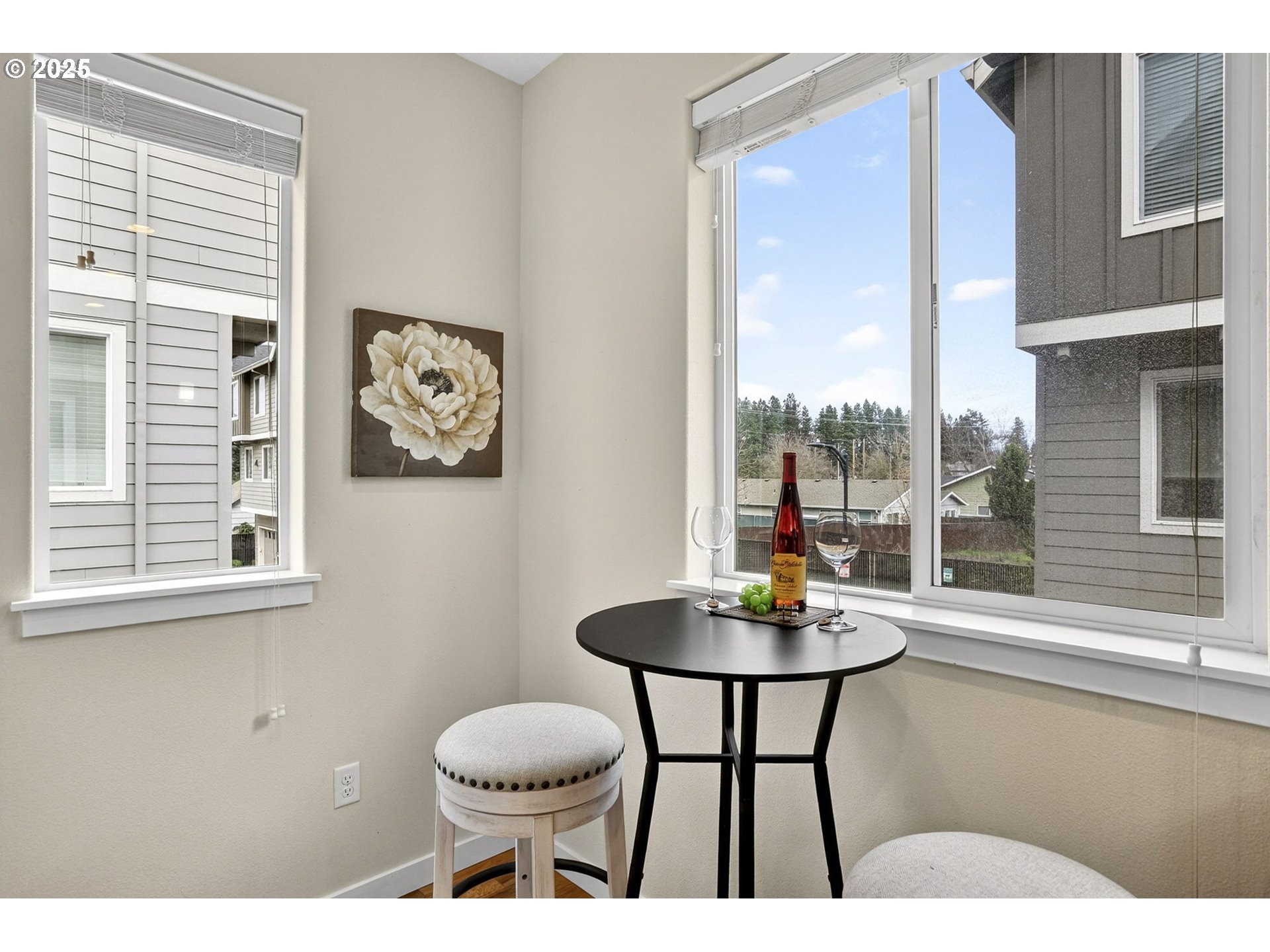464 Northeast 3rd Avenue Canby, OR 97013 - Photo 11 of 28 a living room with furniture and a window