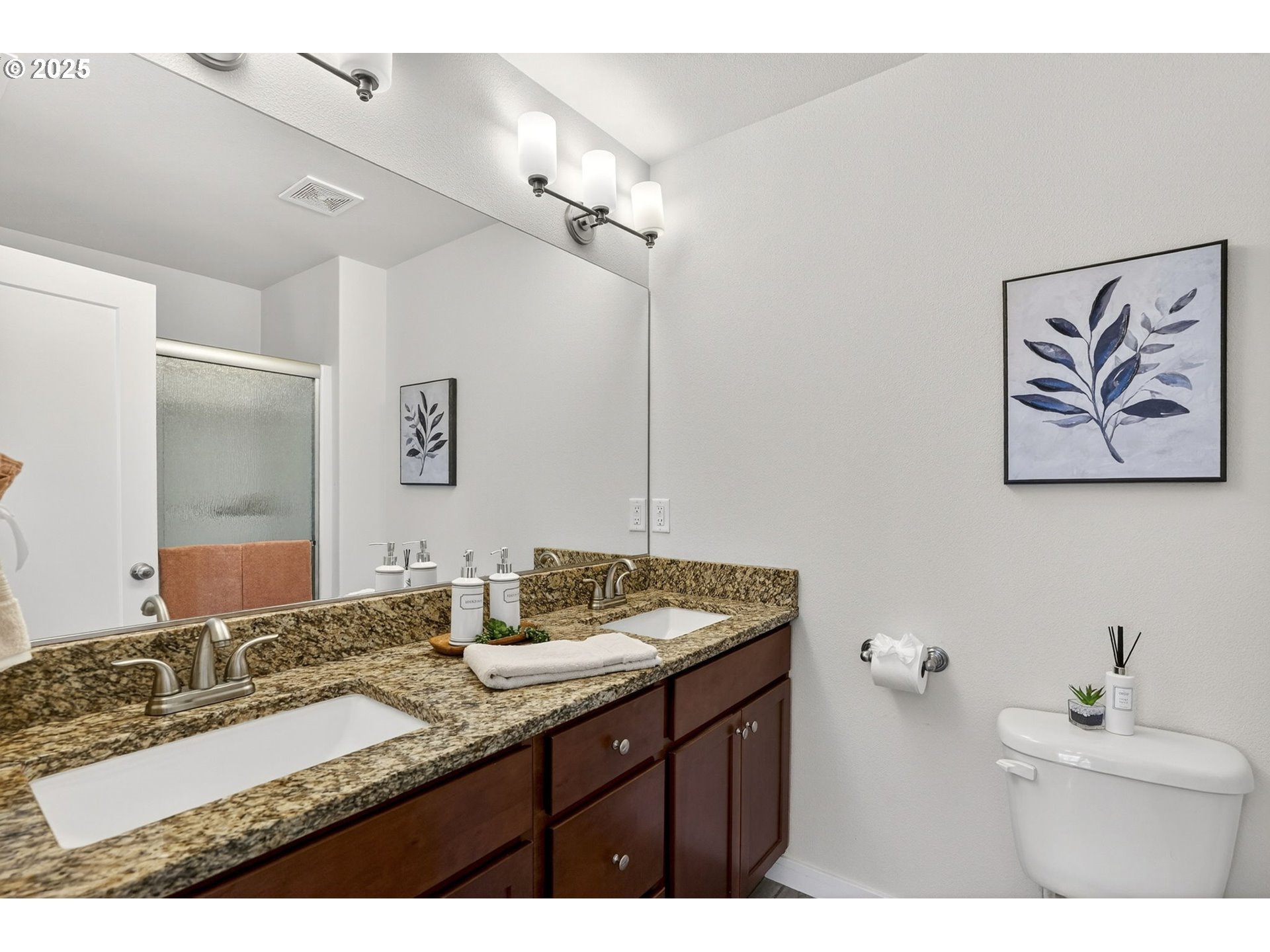 464 Northeast 3rd Avenue Canby, OR 97013 - Photo 19 of 28 a bathroom with a sink double vanity granite and a mirror