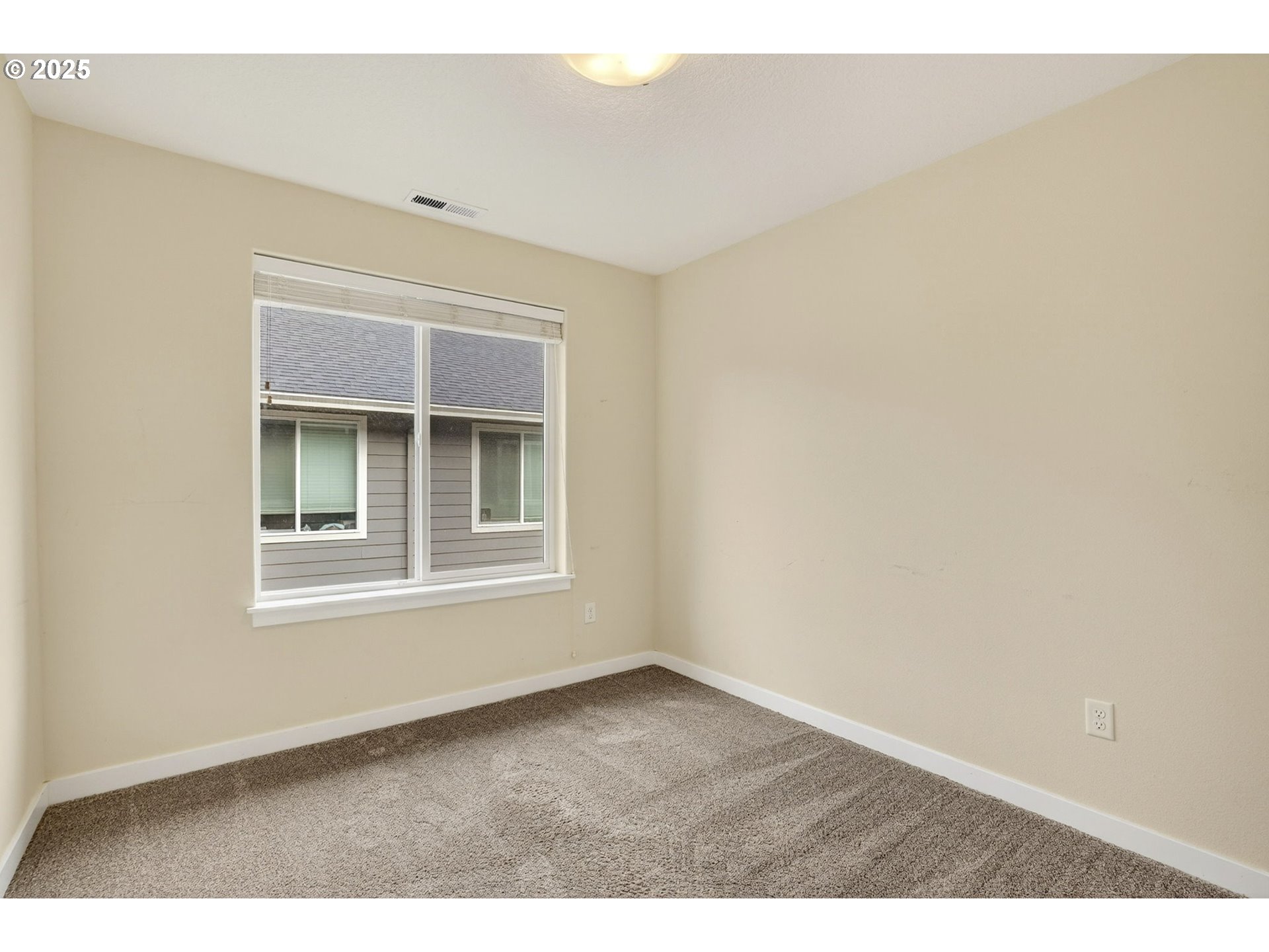 464 Northeast 3rd Avenue Canby, OR 97013 - Photo 23 of 28 a view of an empty room with a window