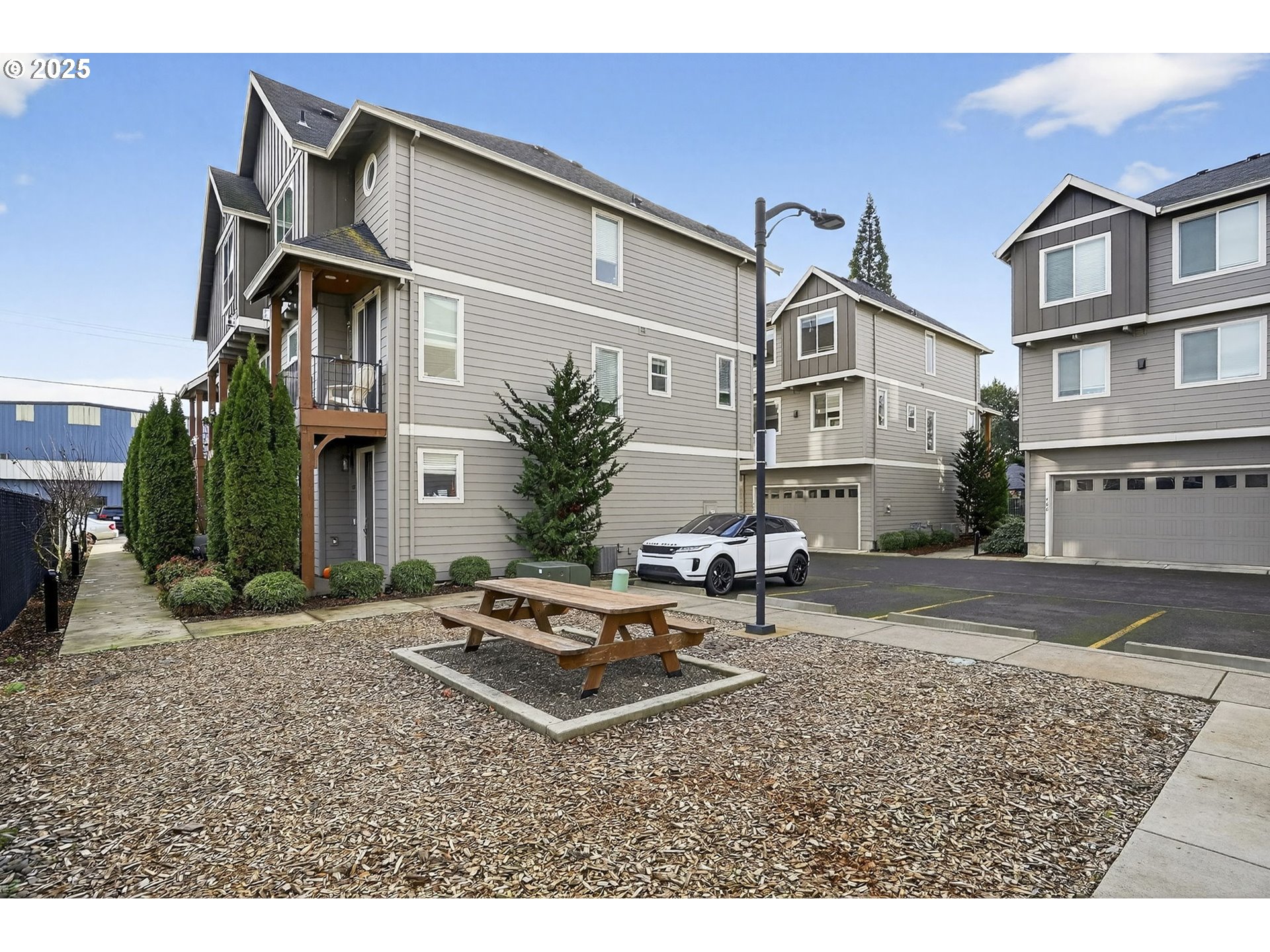 464 Northeast 3rd Avenue Canby, OR 97013 - Photo 27 of 28 a backyard of a house with yard and barbeque oven