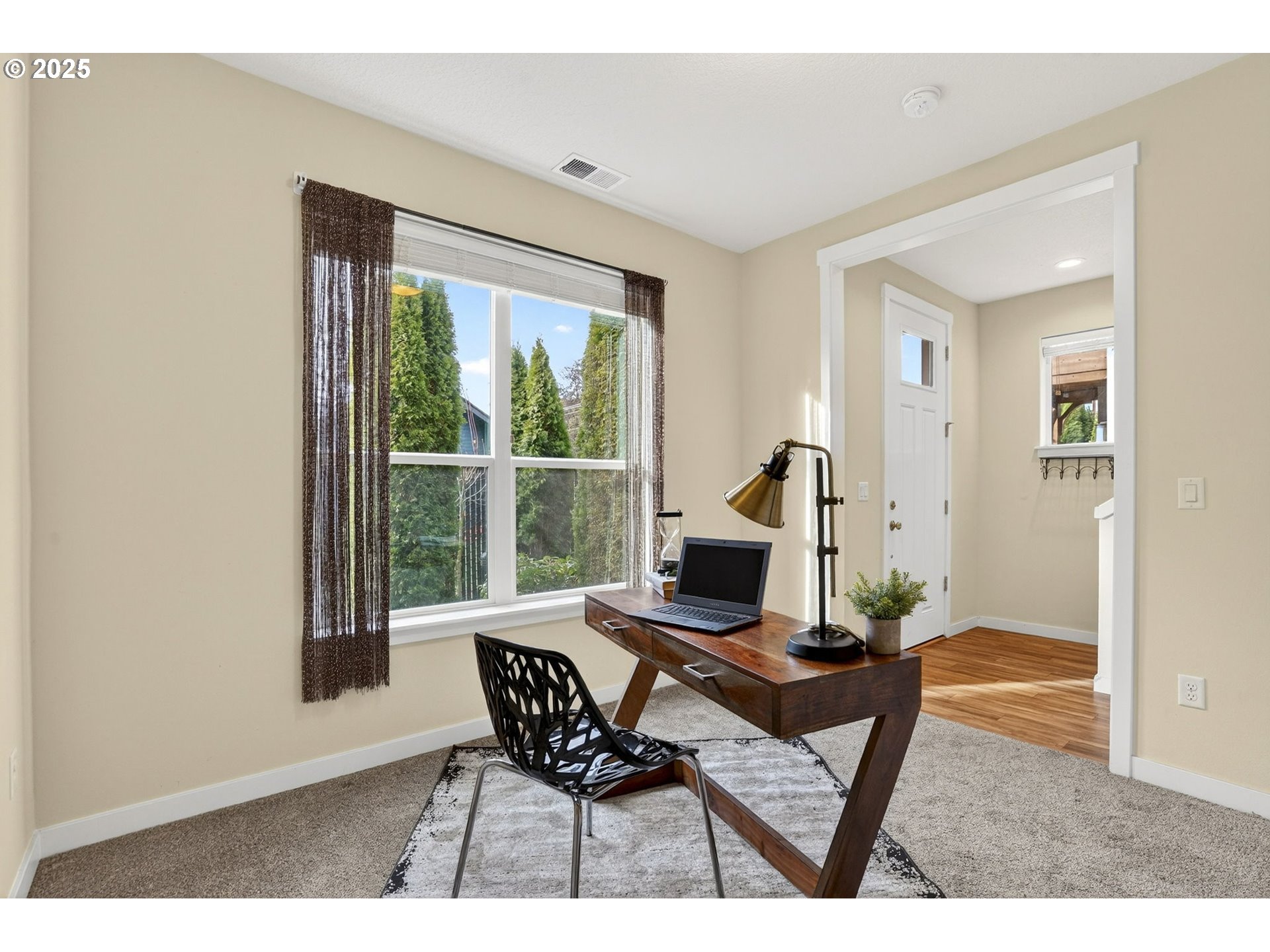 464 Northeast 3rd Avenue Canby, OR 97013 - Photo 5 of 28 a workspace with furniture and a window