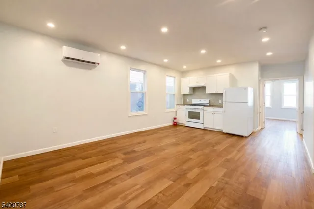 $2,350 | 212 Erie Street, Elizabeth Port, NJ 07206