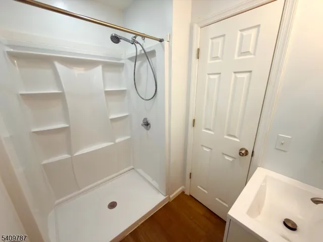 $2,350 | 212 Erie Street, Elizabeth Port, NJ 07206