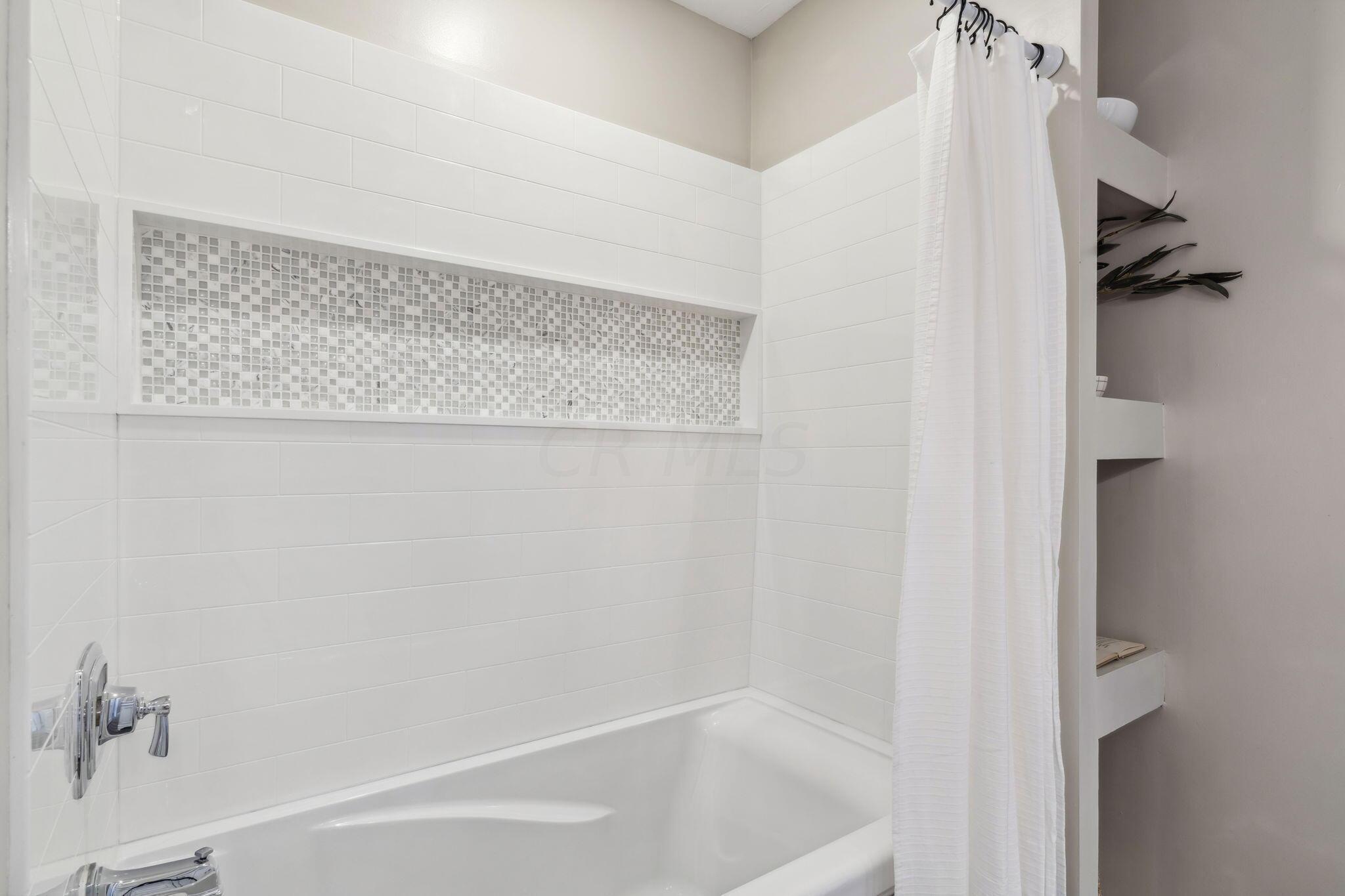 224 Crestview Road Columbus, OH 43202 - Photo 29 of 41 Soaking Tub / Shower