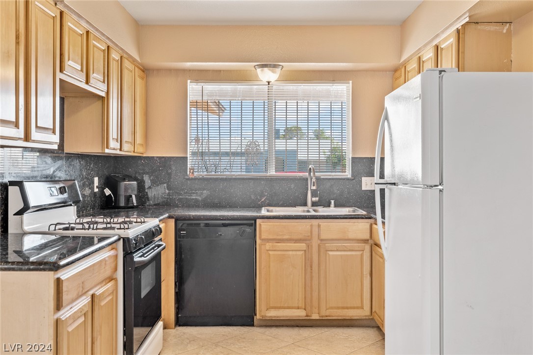 6340 Portola Road Las Vegas, NV 89108 - Photo 11 of 31 Gallery Image 11