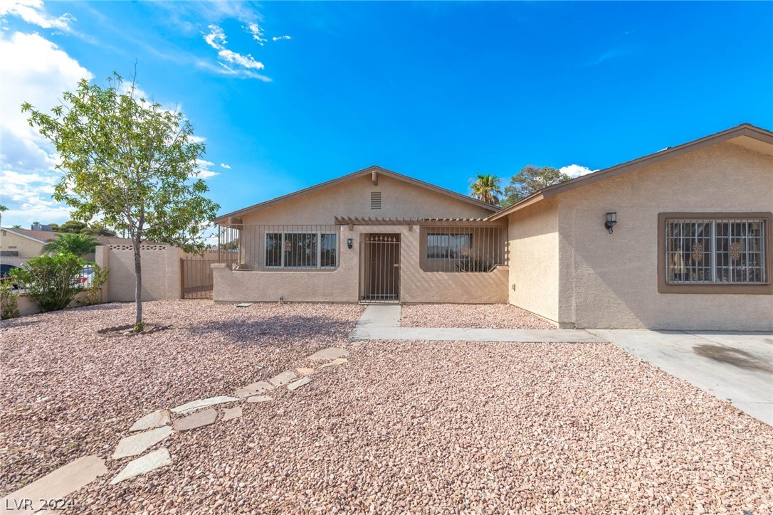 6340 Portola Road Las Vegas, NV 89108 - Photo 4 of 31 Gallery Image 4