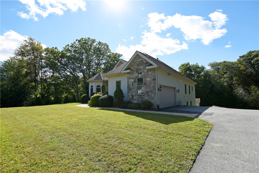 45 Lantern Road Smithfield, RI 02917 - Photo 3 of 48 Gallery Image 3