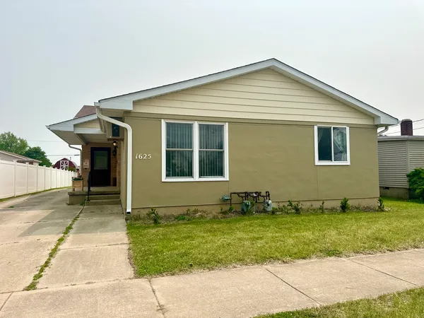 $275,000 | 1625 West Main Street, Ottawa, IL 61350