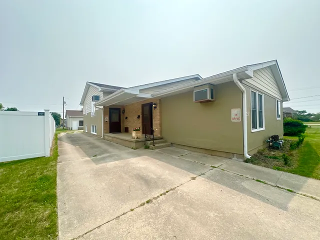 a view of a house with backyard and porch