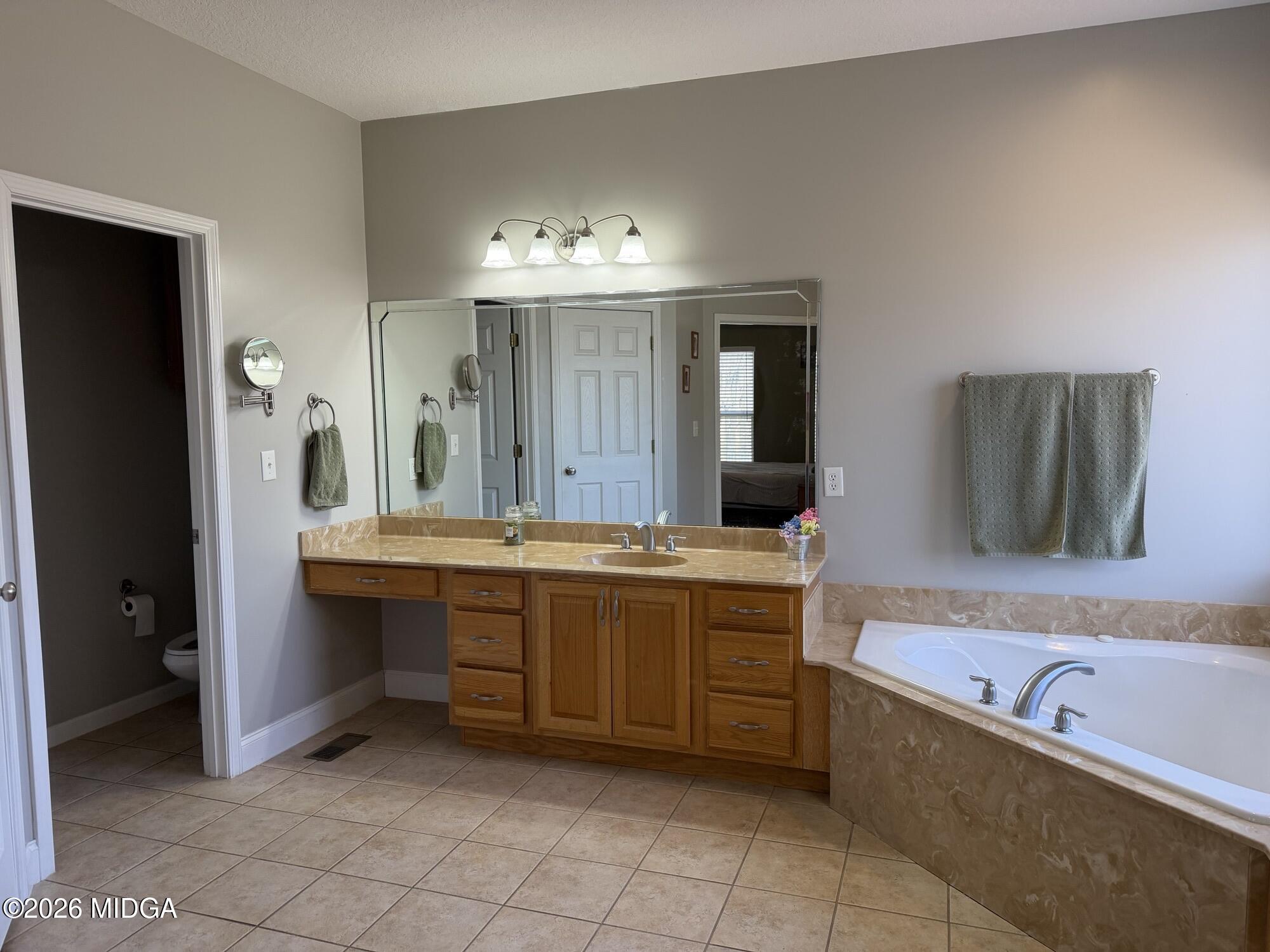 159 Jockey Lane Cochran, GA 31014 - Photo 15 of 39 a bathroom with a tub sink and mirror