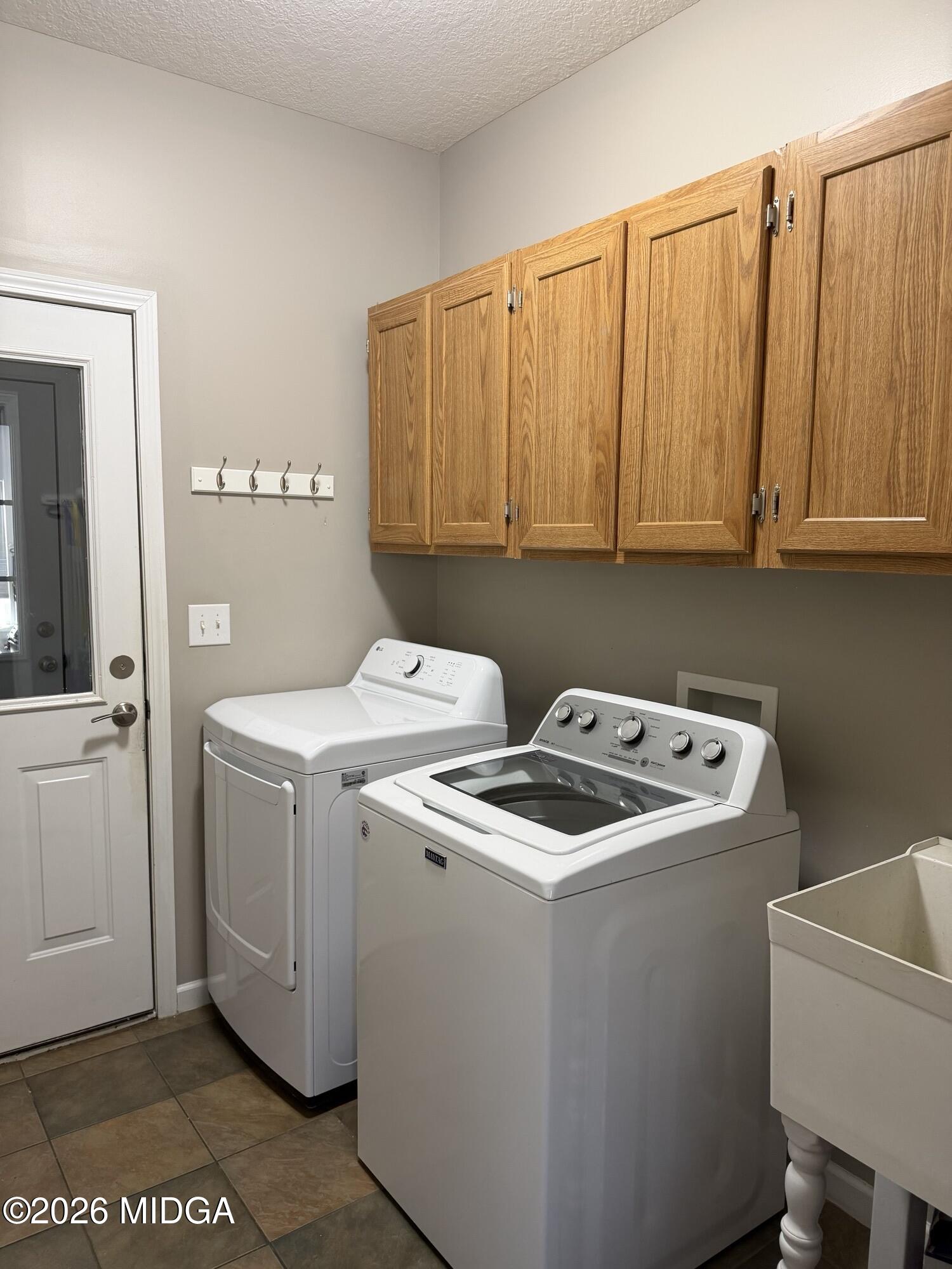 159 Jockey Lane Cochran, GA 31014 - Photo 24 of 39 a utility room with dryer and washer