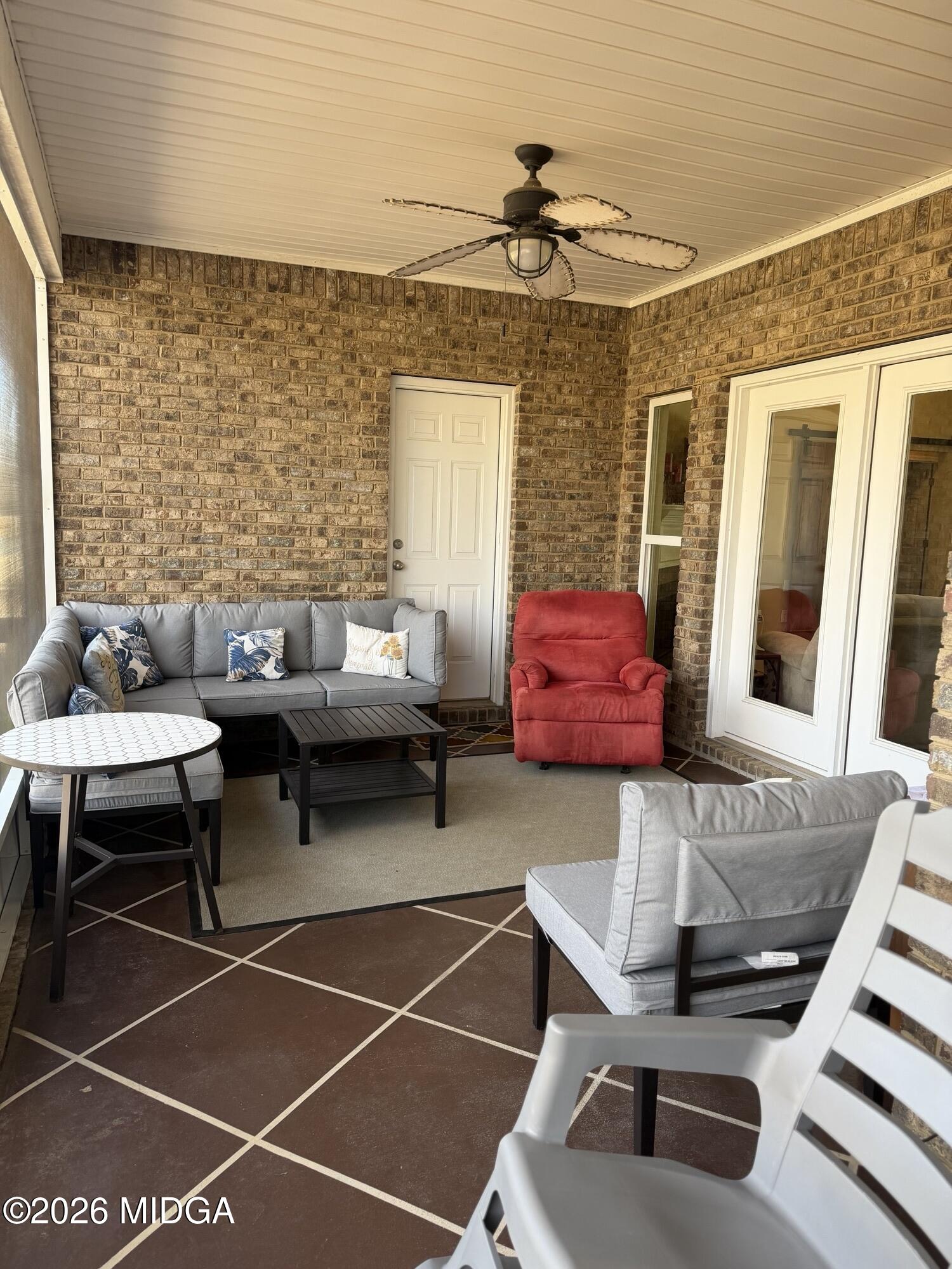159 Jockey Lane Cochran, GA 31014 - Photo 27 of 39 a living room with furniture and rug