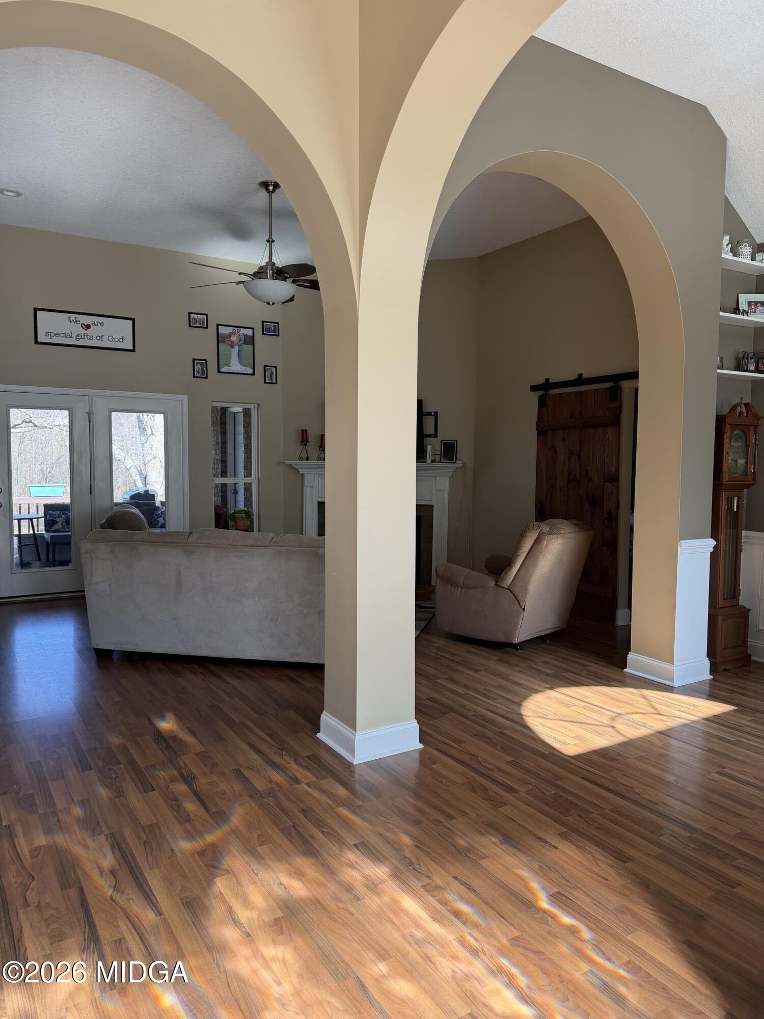 159 Jockey Lane Cochran, GA 31014 - Photo 3 of 39 a living room with furniture and a view of living room