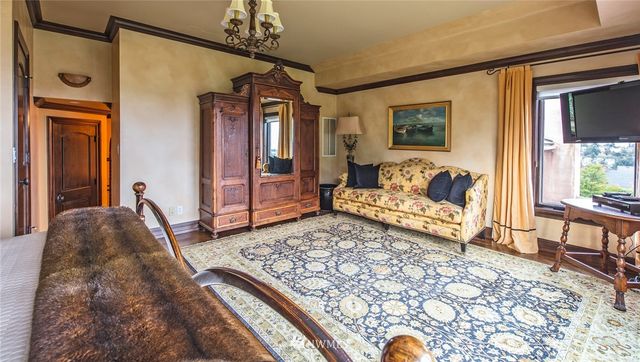 $2,000,000 | 3908 West Barrett Street, Seattle, WA 98199