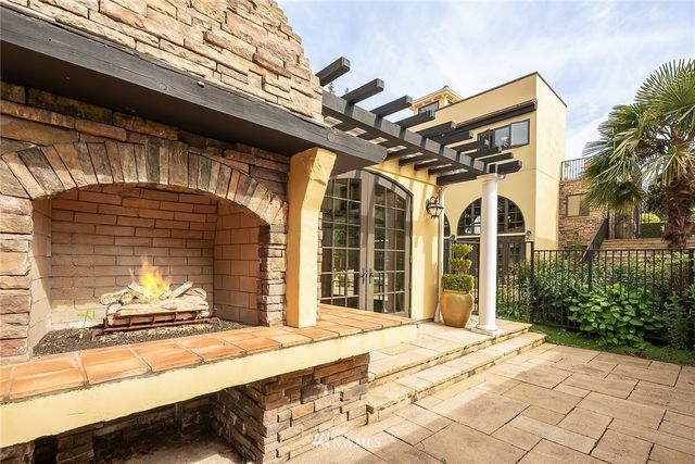 $2,000,000 | 3908 West Barrett Street, Seattle, WA 98199