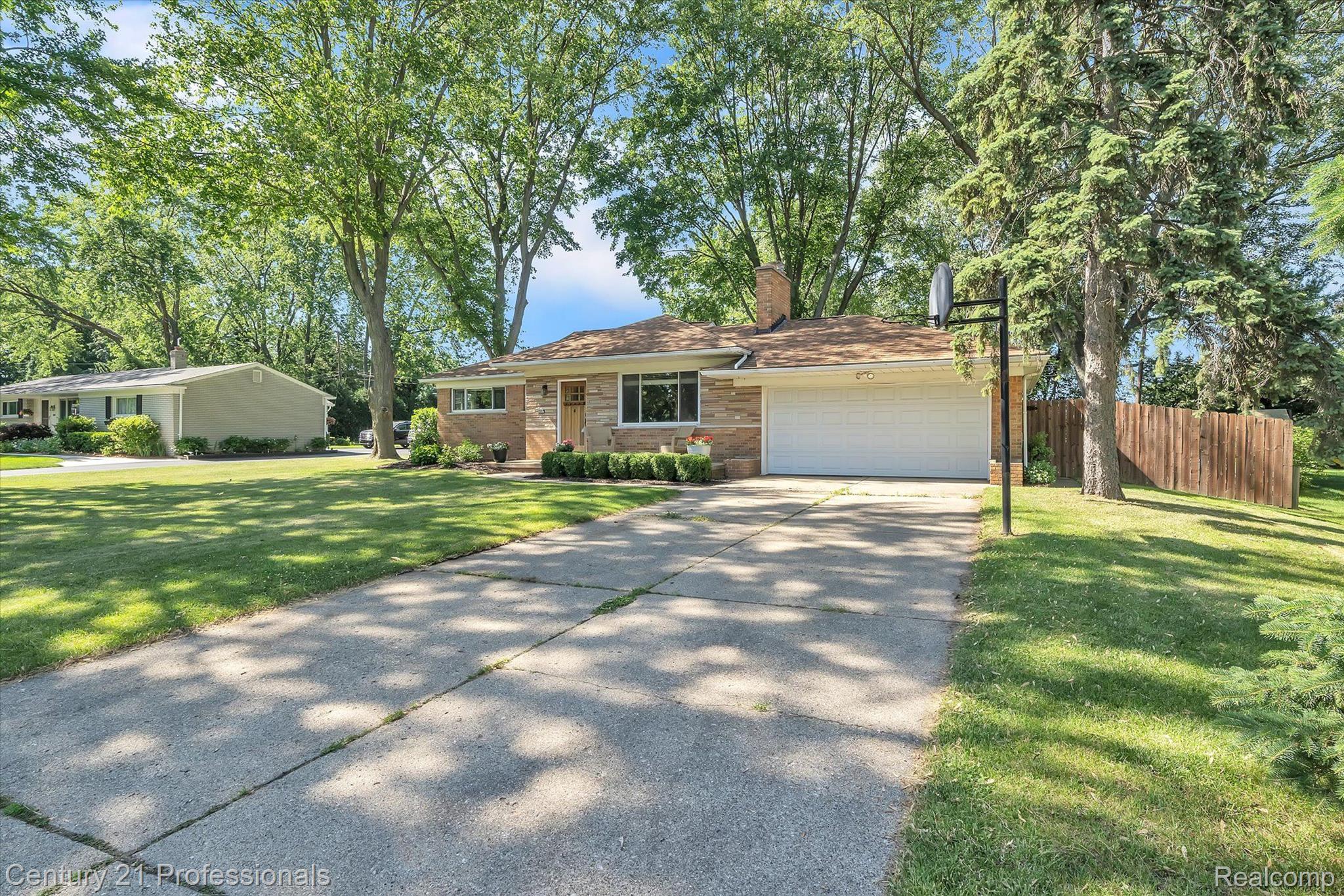 120 Windsor Road Rochester, MI 48307 - Photo 4 of 37 Gallery Image 4