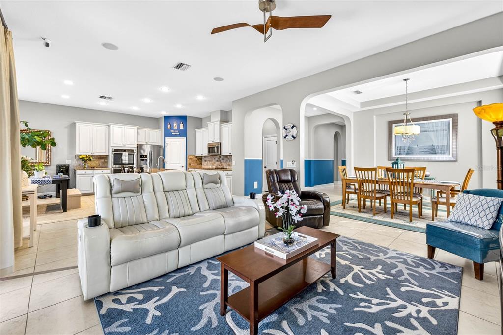 7035 Peregrina Loop Wesley Chapel, FL 33545 - Photo 15 of 74