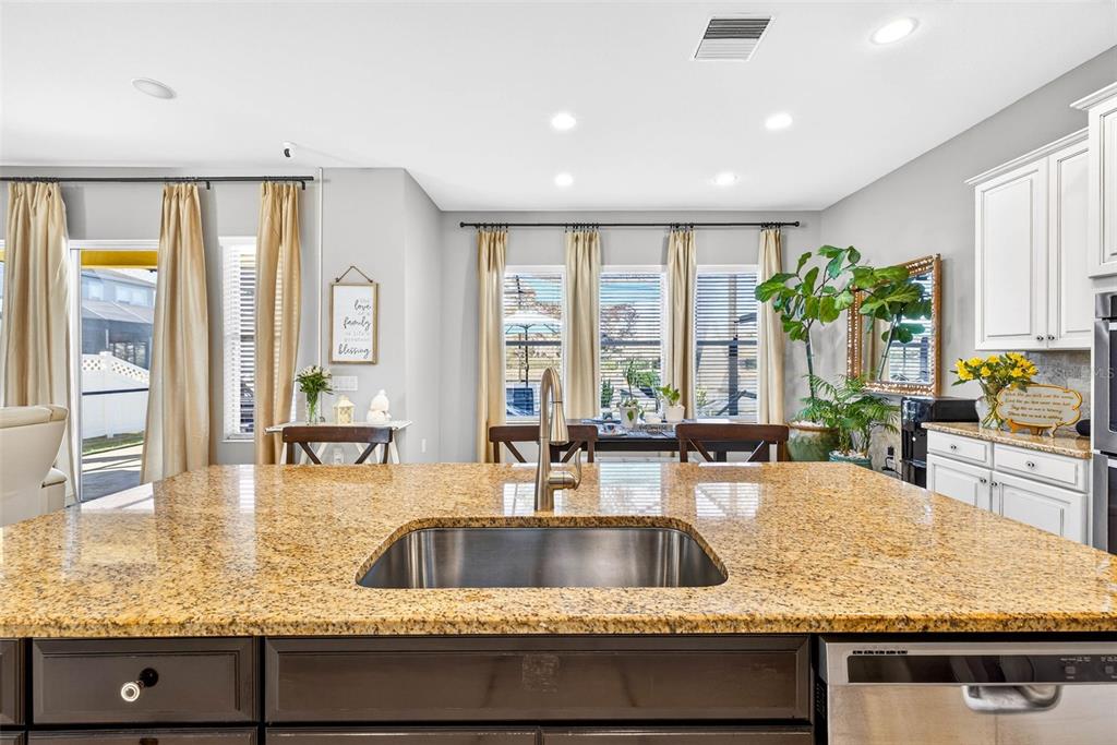 7035 Peregrina Loop Wesley Chapel, FL 33545 - Photo 20 of 74