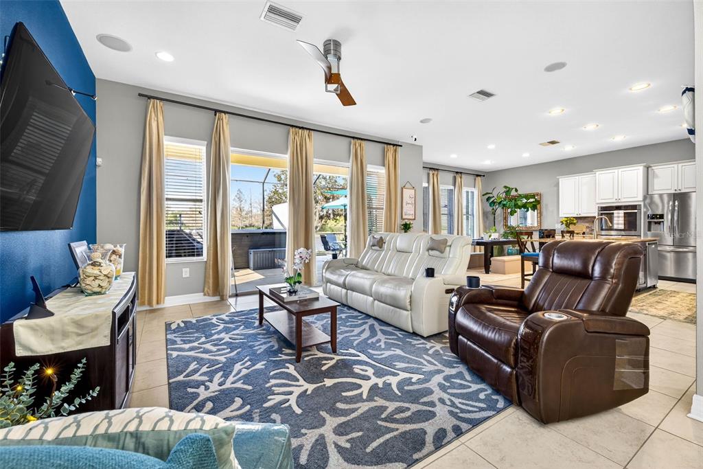 7035 Peregrina Loop Wesley Chapel, FL 33545 - Photo 5 of 74