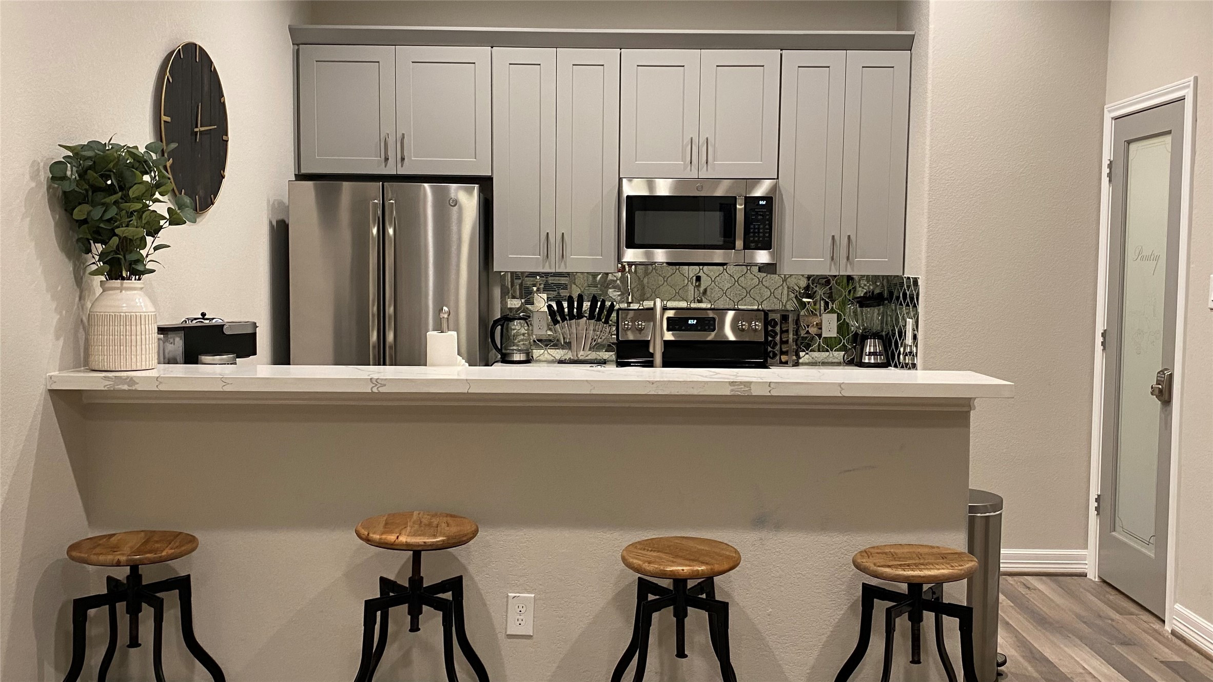 3144 Southmore Boulevard, Unit 4 Houston, TX 77004 - Photo 3 of 10 a kitchen with a table and chairs
