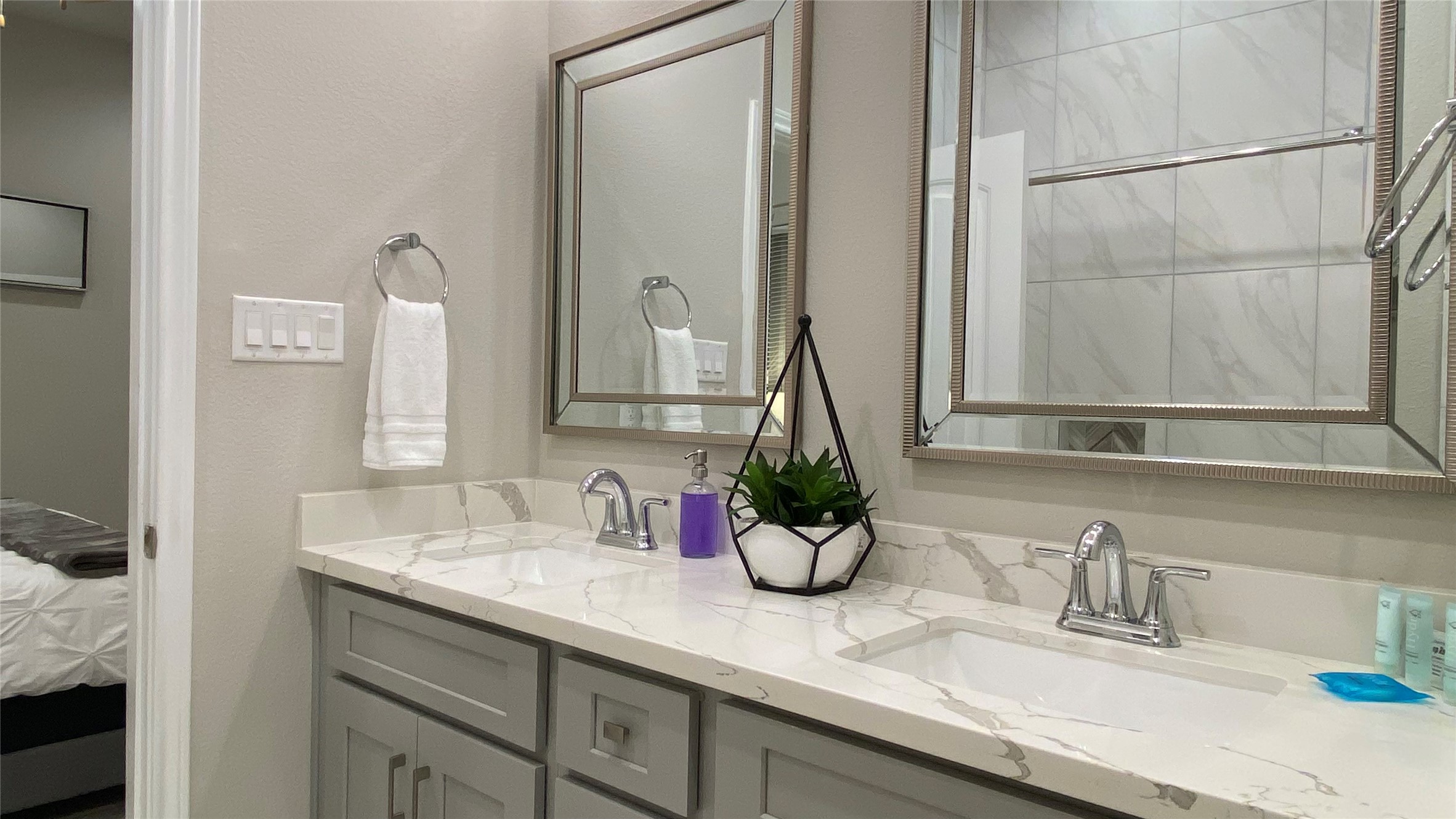 3144 Southmore Boulevard, Unit 4 Houston, TX 77004 - Photo 9 of 10 a bathroom with a sink and a mirror