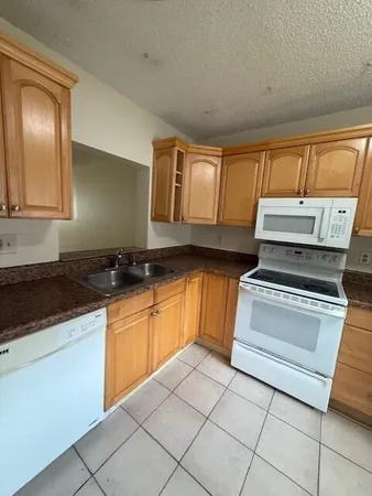 $2,000 | 2805 Southwest 22nd Avenue, Unit 1030, Delray Beach, FL 33445