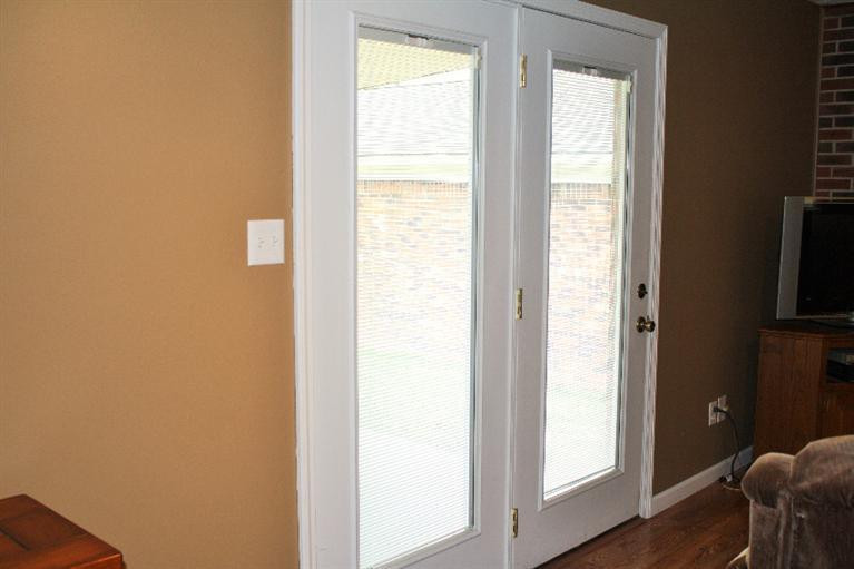 2791 Mt Sterling Road Winchester, KY 40391 - Photo 17 of 30 Door to covered patio from Family Room.