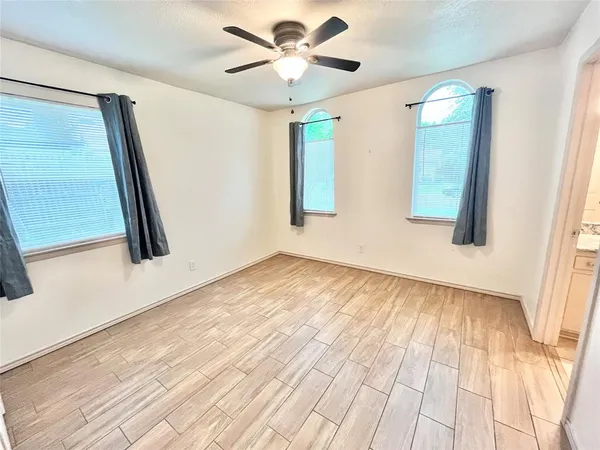 $2,500 | 1105 Springdale Road, Bedford, TX 76021