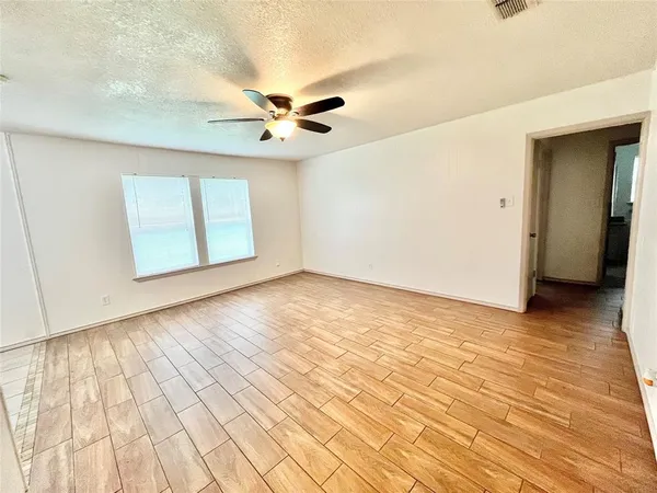 $2,500 | 1105 Springdale Road, Bedford, TX 76021