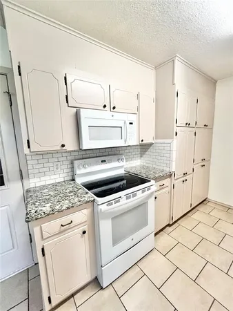 $2,500 | 1105 Springdale Road, Bedford, TX 76021