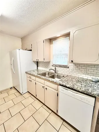$2,500 | 1105 Springdale Road, Bedford, TX 76021