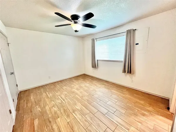 $2,500 | 1105 Springdale Road, Bedford, TX 76021