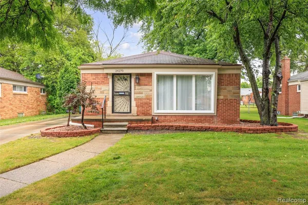 $2,095 | 24270 Scotia Road, Oak Park, MI 48237