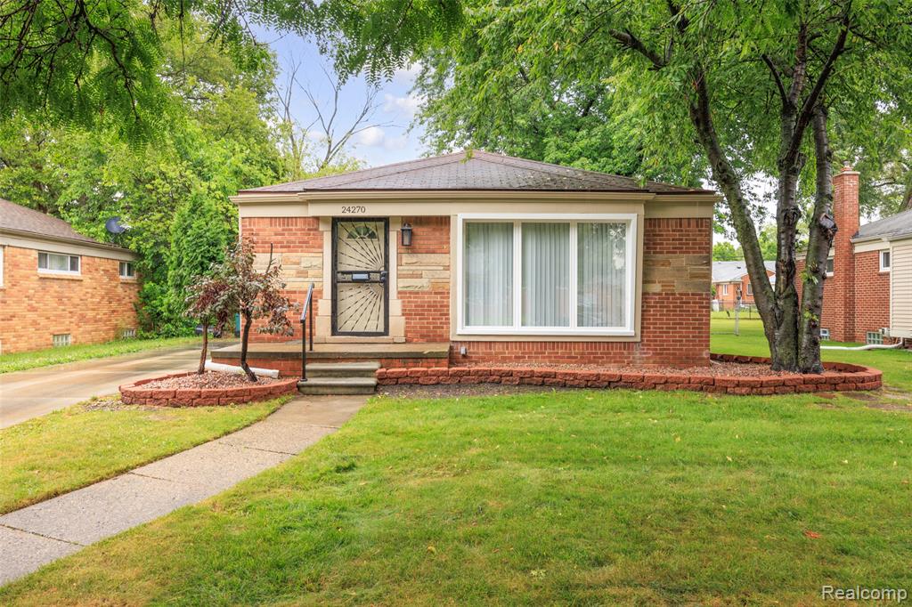 24270 Scotia Road Oak Park, MI 48237 - Photo 1 of 22