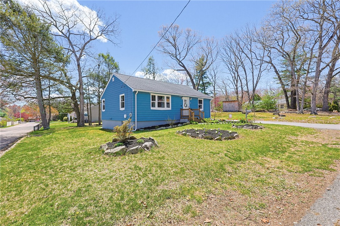 18 Adelaide Avenue Smithfield, RI 02917 - Photo 3 of 23