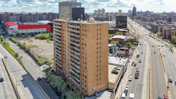 $620,000 | 92-29 Queens Boulevard, Unit 16H | Rego Park
