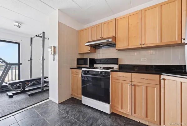 $620,000 | 92-29 Queens Boulevard, Unit 16H | Rego Park